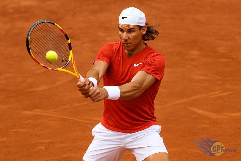 Être gaucher dans le tennis moderne : un véritable avantage ou simple particularité ?